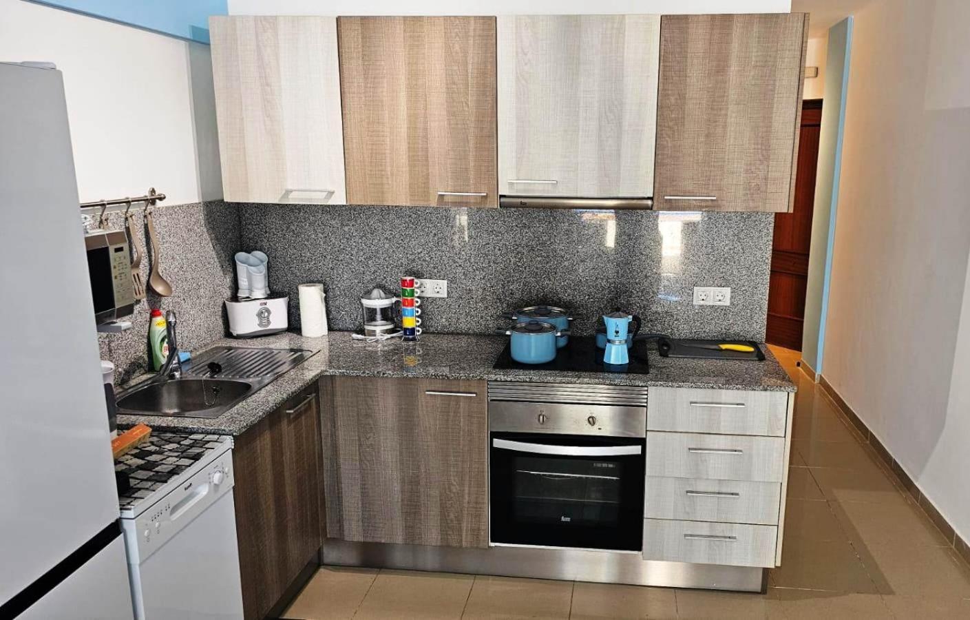 Blue Bay Paradise - Beach Front Apartment With Sea View Playa Paraiso  Exteriör bild